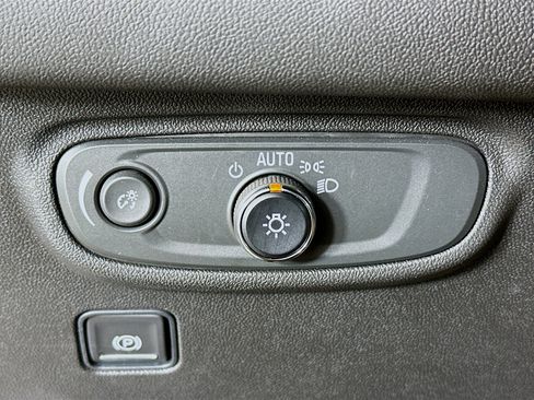 Used 2022 GMC Terrain SLE w/ Driver Convenience Package image 17