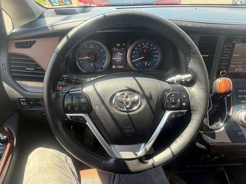 Used 2019 Toyota Sienna Limited Premium image 23