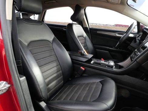 Used 2017 Ford Fusion SE w/ Equipment Group 201A image 17