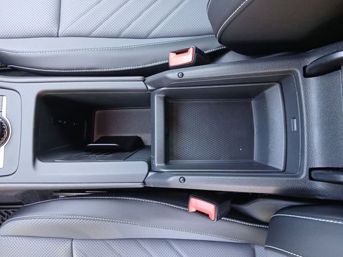 New 2025 Volkswagen Tiguan SE image 24