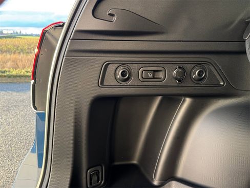 Used 2025 Subaru Forester Wilderness image 32