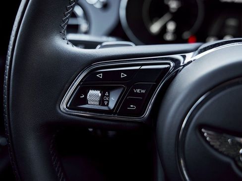 Used 2022 Bentley Bentayga image 52