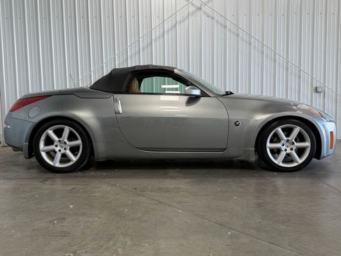 Used 2004 Nissan 350Z Touring RWD image 2