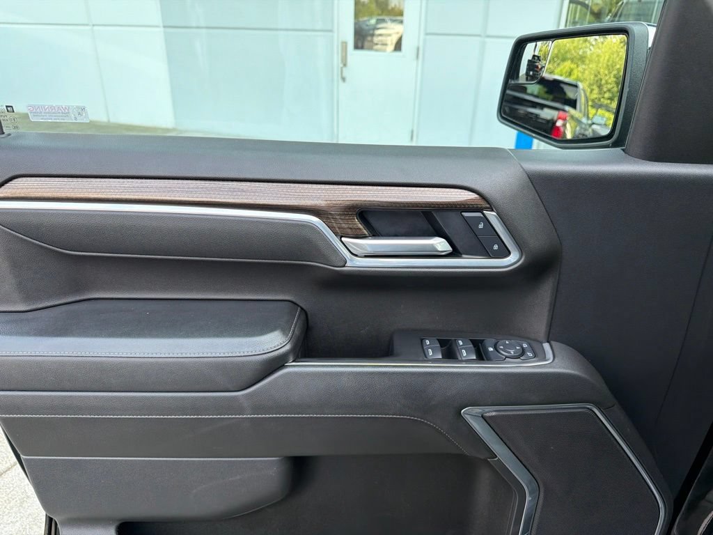 Used 2025 Chevrolet Silverado 1500 LT AWD/4WD image 20