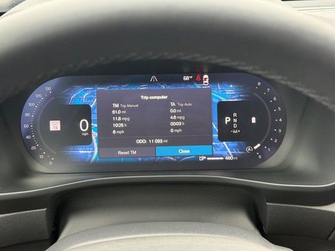 Certified 2025 Volvo XC40 B5 Plus AWD/4WD image 19