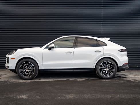 Certified 2025 Porsche Cayenne Coupe image 2