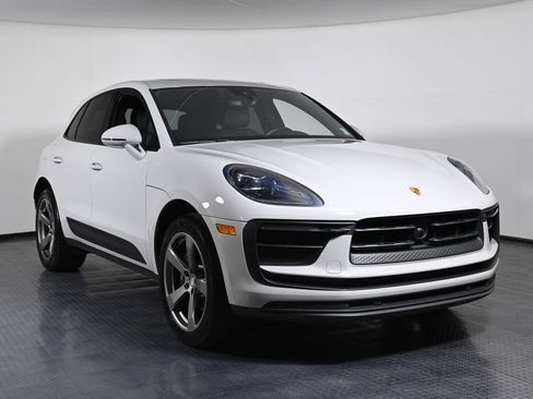 Used 2023 Porsche Macan AWD/4WD image 9