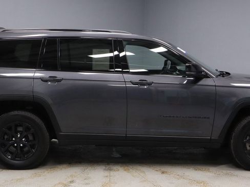 Used 2025 Jeep Grand Cherokee L Altitude image 13