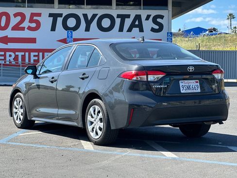 Used 2025 Toyota Corolla LE image 3