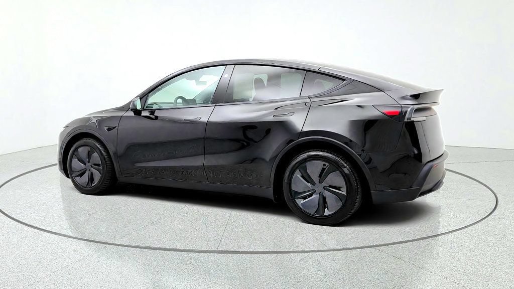 Used 2026 Tesla Model Y 2WD image 7