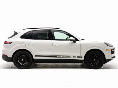 Used 2025 Porsche Cayenne image 33