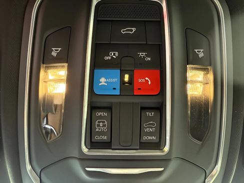 New 2026 Jeep Grand Cherokee Altitude AWD/4WD image 25