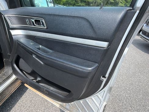 Used 2016 Ford Explorer XLT FWD image 18