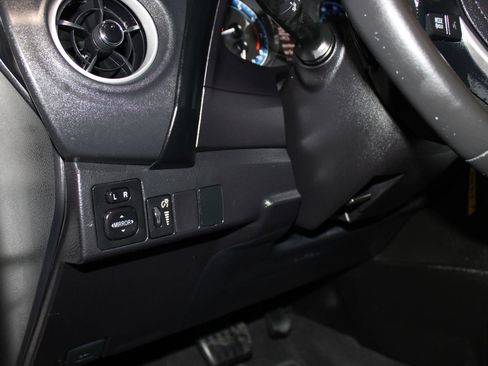 Used 2018 Toyota Corolla SE FWD image 20