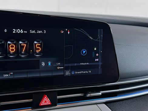 Used 2023 Hyundai Elantra Limited image 21