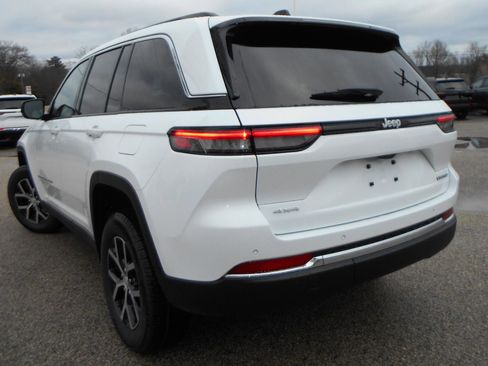 New 2025 Jeep Grand Cherokee Limited image 3