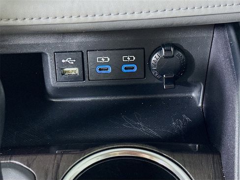 Used 2022 Toyota Highlander Platinum image 32