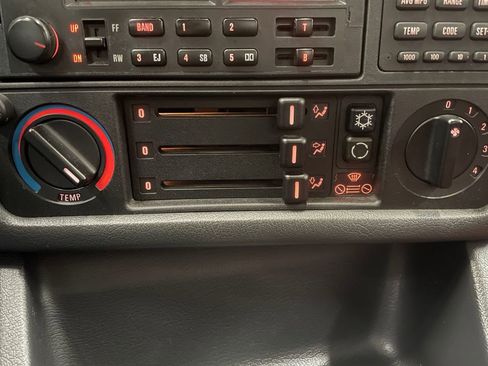 Used 1987 BMW 325i Convertible image 27