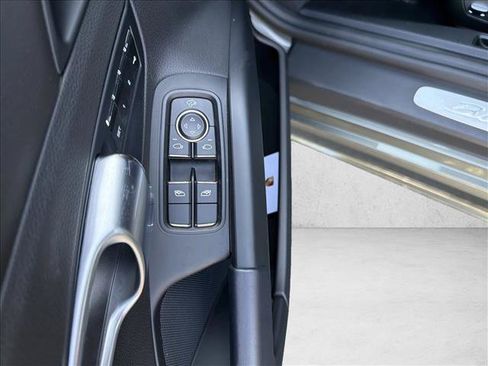 Used 2025 Porsche 718 Boxster RWD image 11