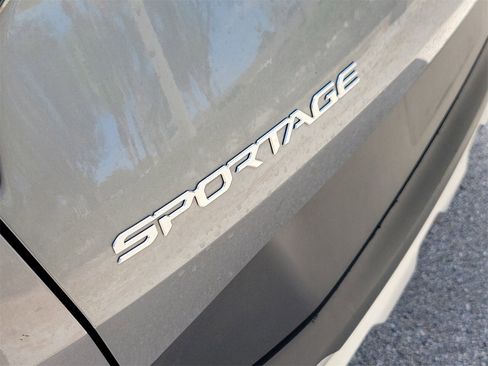 Used 2025 Kia Sportage LX image 6