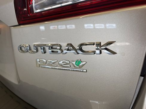 Used 2017 Subaru Outback 2.5i Limited image 36