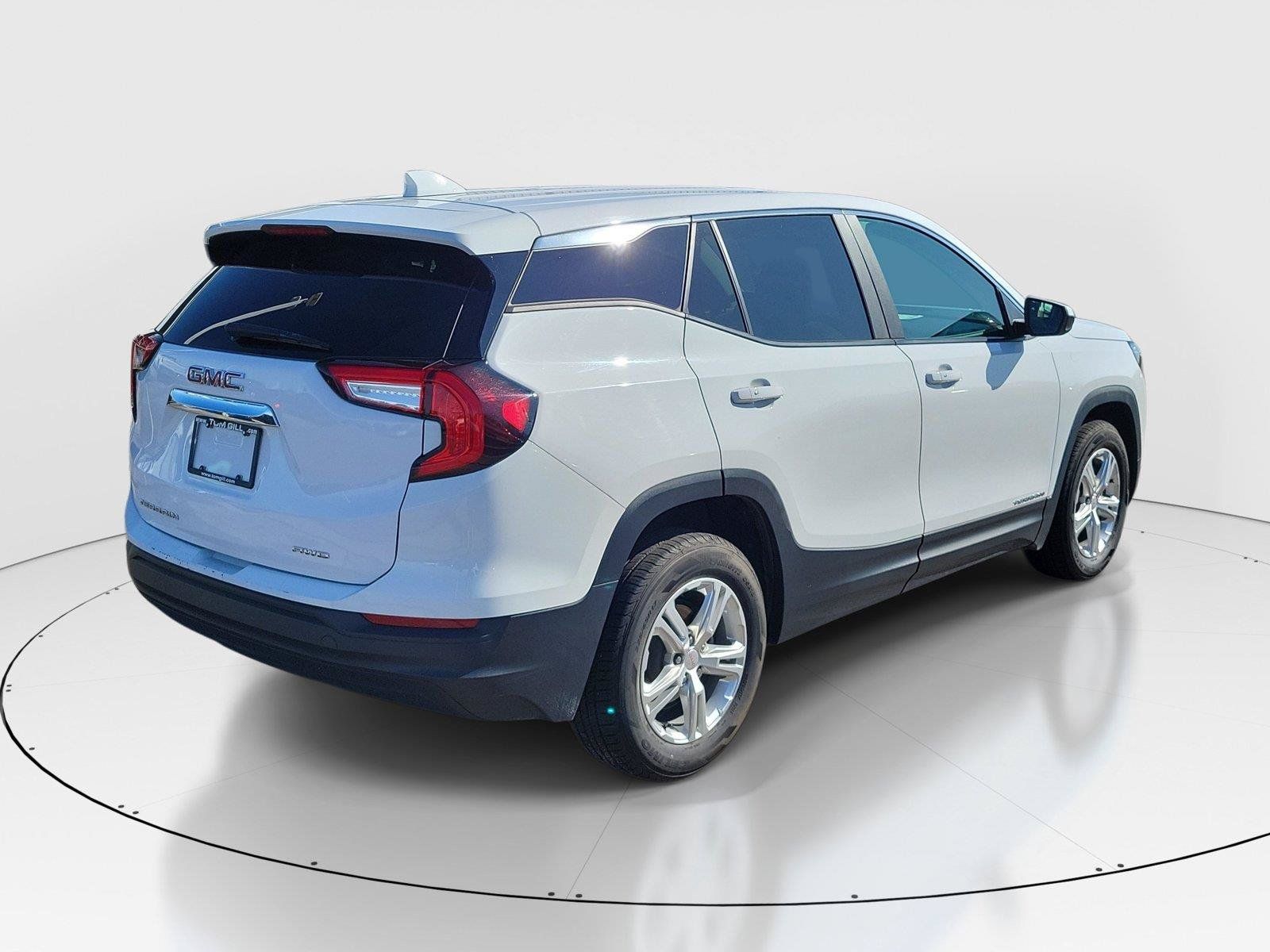 Used 2024 GMC Terrain SLE AWD/4WD image 4