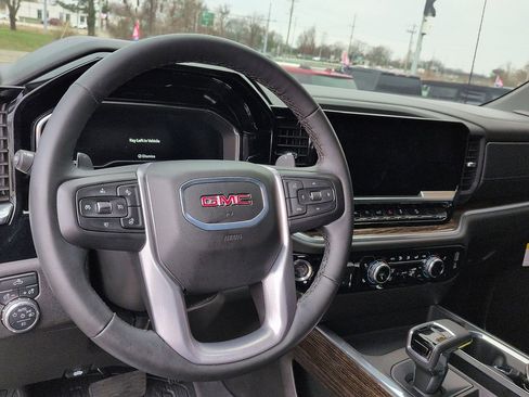 Used 2025 GMC Sierra 1500 Elevation image 9