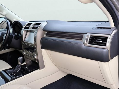 Used 2021 Lexus GX 460 Premium w/ Accessory Package image 10