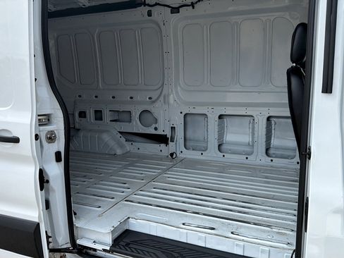 Used 2023 Ford Transit 250 Medium Roof AWD image 10