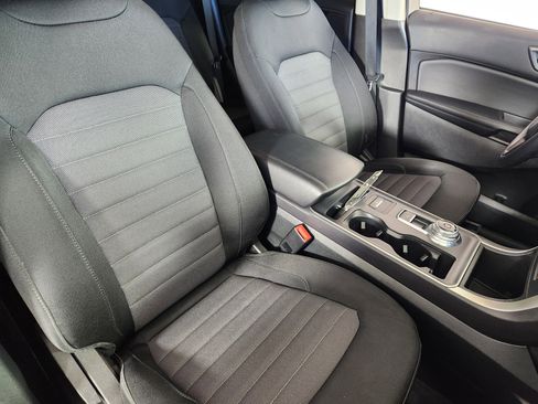 Used 2022 Ford Edge SE w/ Black Appearance Package image 10