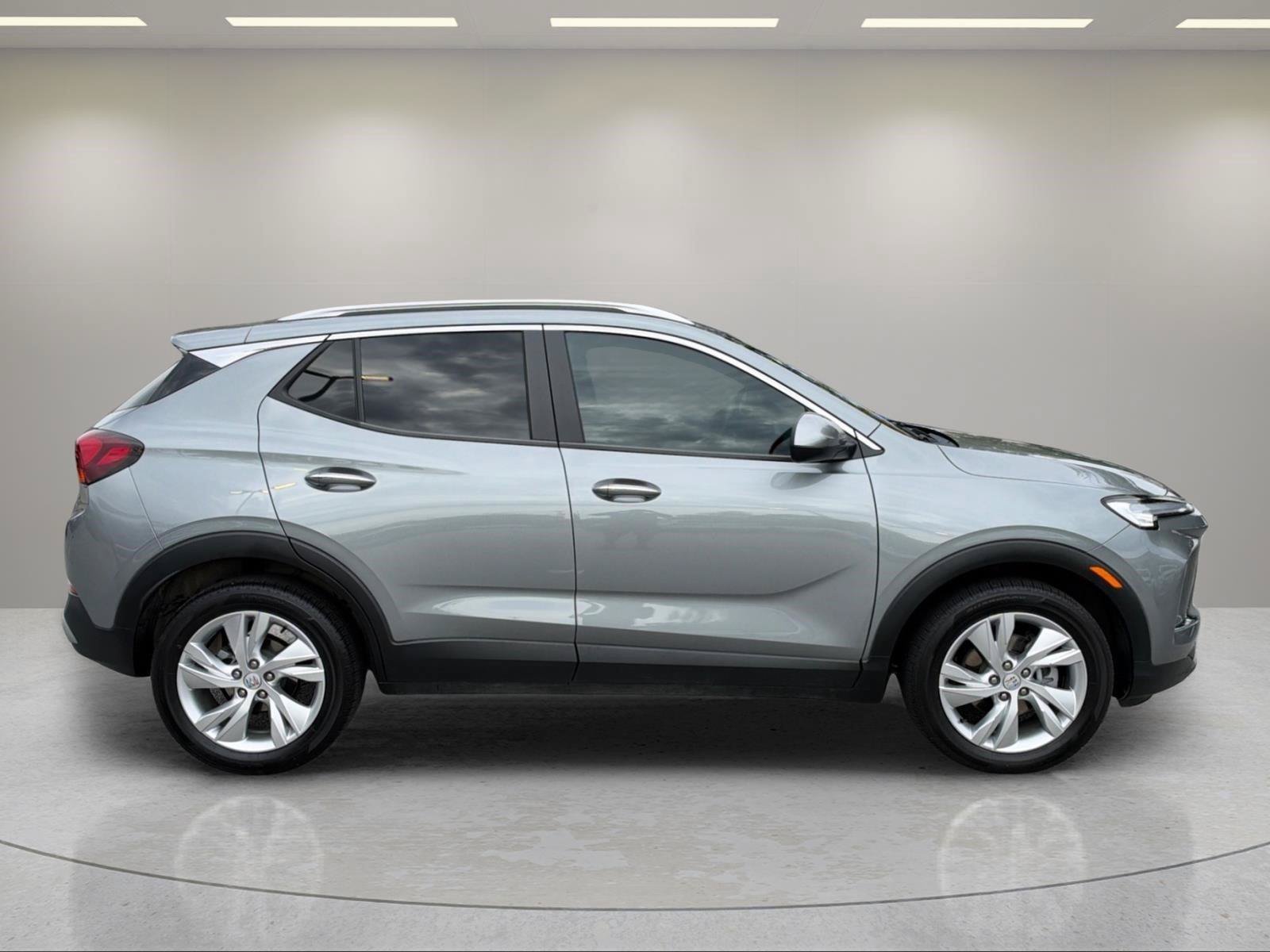 Used 2025 Buick Encore GX Preferred w/ Comfort Package FWD image 8
