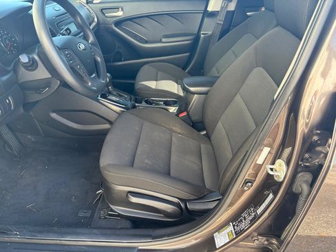 Used 2017 Kia Forte LX FWD image 5