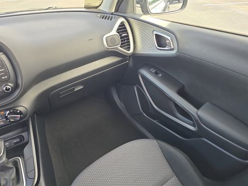 Used 2022 Kia Soul LX w/ Technology Package image 12