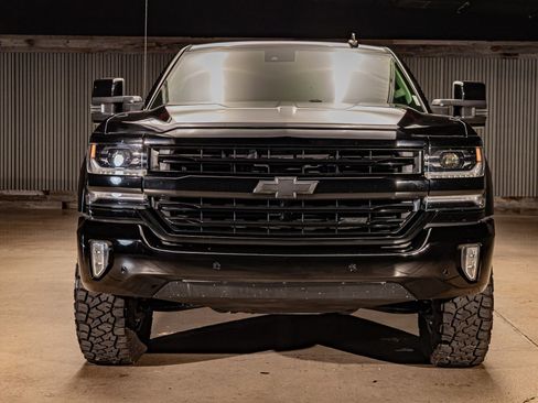 Used 2018 Chevrolet Silverado 1500 LTZ Z71 w/ LTZ Plus Package image 2