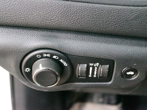 Used 2016 Chrysler 200 LX FWD image 13