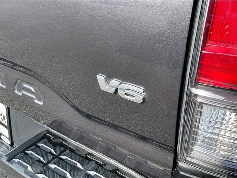 Used 2022 Toyota Tacoma TRD Sport w/ Technology Package image 30