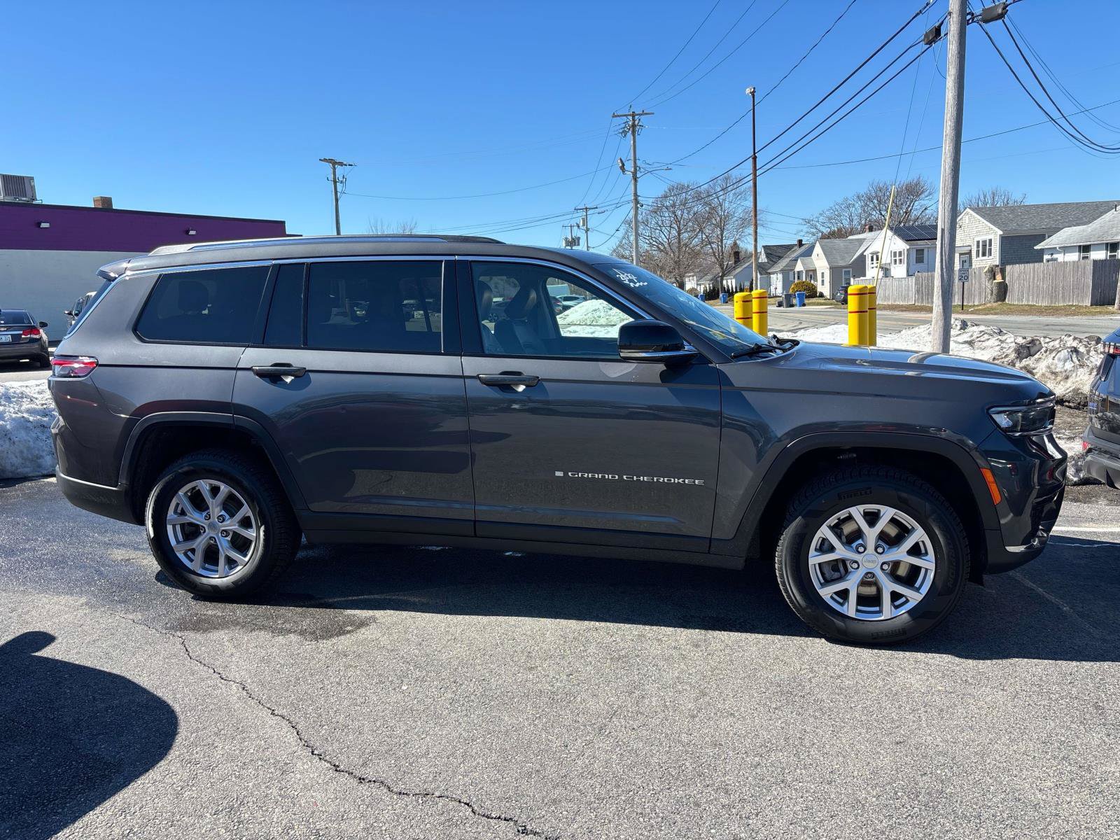 Used 2022 Jeep Grand Cherokee L Limited AWD/4WD image 2