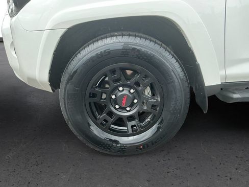 Used 2022 Toyota 4Runner SR5 RWD image 13