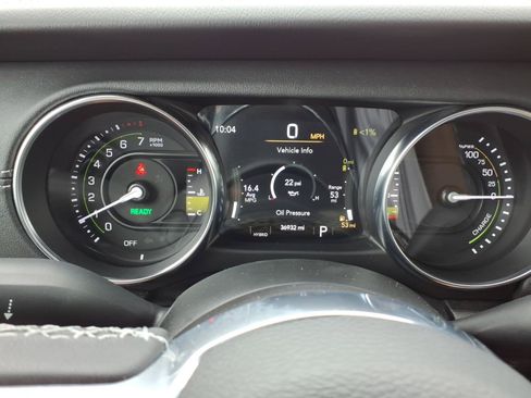 Used 2023 Jeep Wrangler Unlimited Sahara w/ Cold Weather Group AWD/4WD image 18