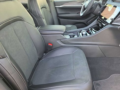 New 2026 Jeep Grand Cherokee Altitude image 28