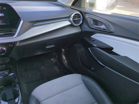 Certified 2025 Chevrolet Trax LT image 18