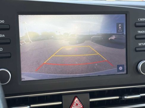 Certified 2022 Hyundai Elantra SEL image 3