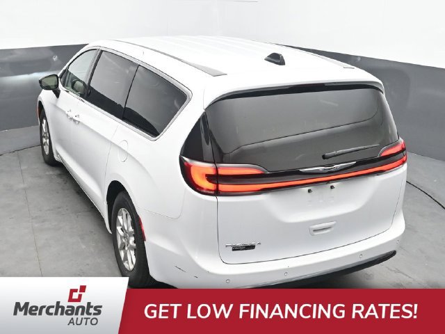 Used 2024 Chrysler Pacifica Touring-L FWD image 28