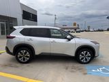 Used 2023 Nissan Rogue SV image 3