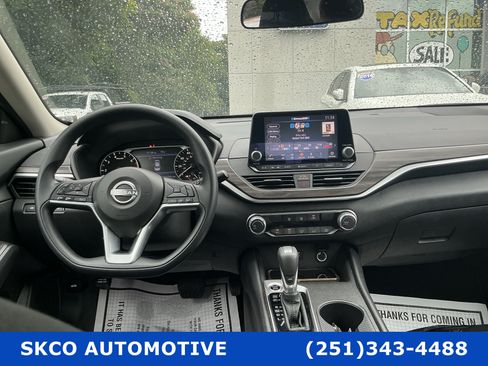 Used 2025 Nissan Altima 2.5 SV FWD image 15