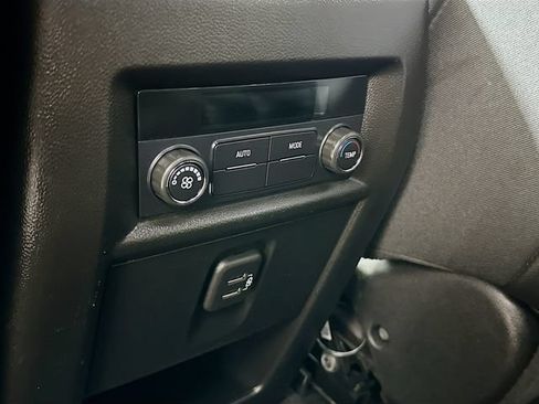 Used 2023 Chevrolet Traverse LT AWD/4WD image 27
