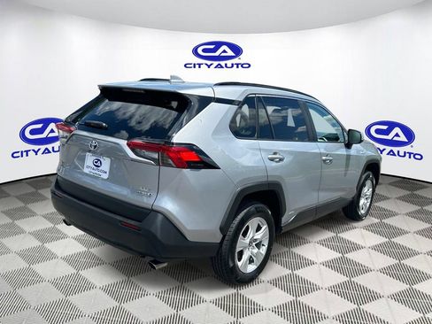 Used 2021 Toyota RAV4 XLE AWD/4WD image 4