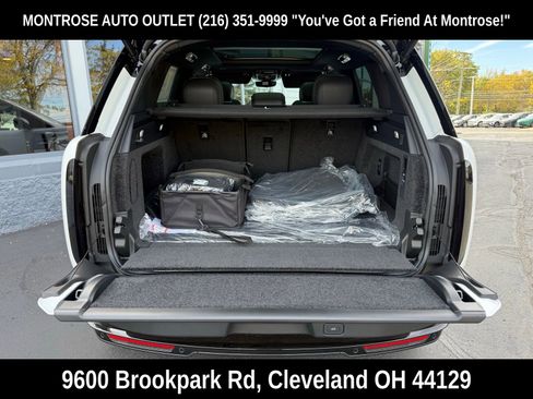 New 2025 Land Rover Range Rover SE image 38