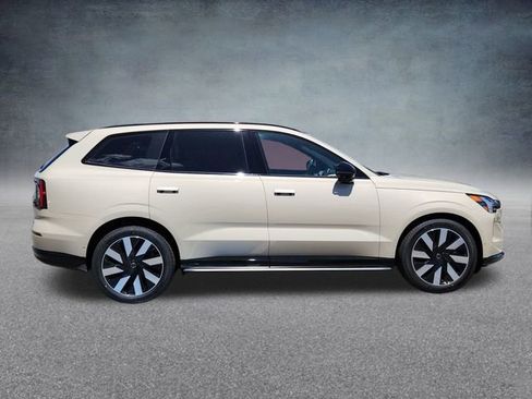 New 2025 Volvo EX90 Ultra image 2