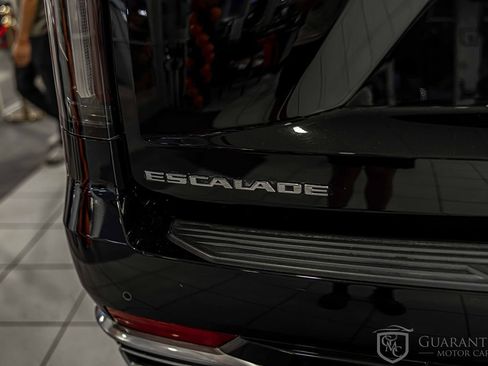 Used 2021 Cadillac Escalade ESV Premium Luxury w/ LPO, Floor Liner Package AWD/4WD image 15